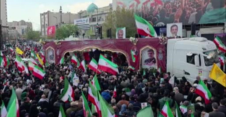 İran'da Cenaze Töreni: Amiral Ali Rıza Tengsiri