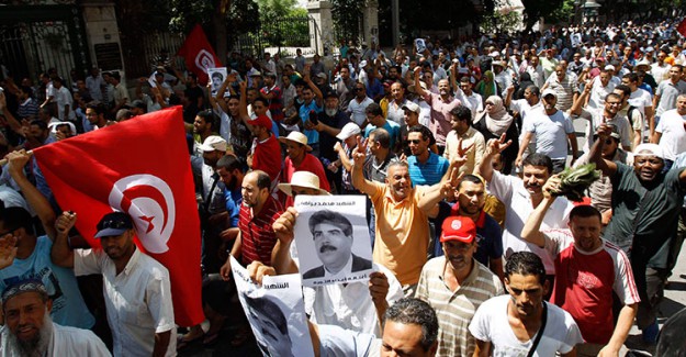 İran'dan Sonra Tunus'ta Karıştı!