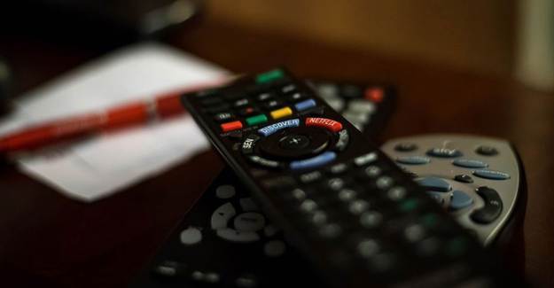 İran'ın İngilizce Yayın Yapan 2 Televizyon Kanalının Yayınları Kesildi