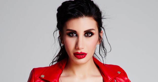 İrem Derici'nin Kıyafeti Geceye Damga Vurdu!