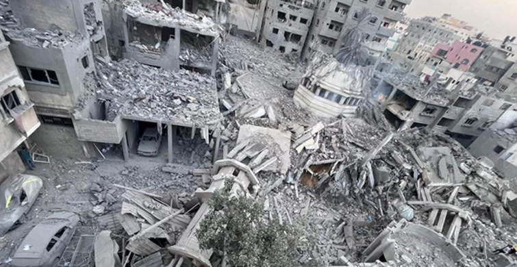 İşgalci İsrail durmuyor: 80 kişiyi birden acımasızca bombaladı