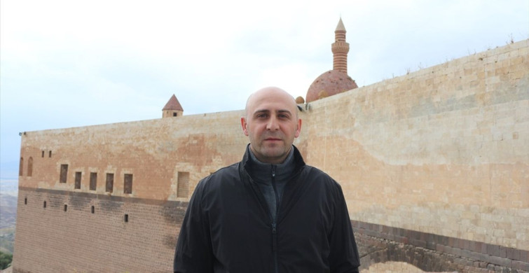 İshak Paşa Sarayı Çevresinde Temizlik Etkinliği İshak Paşa Sarayı Çevresinde Temizlik Etkinliği