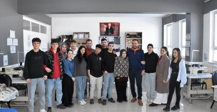 İşitme Engelli Öğrencilerin Moda Tasarımı Başarısı