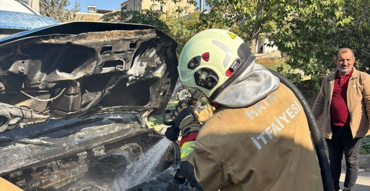 İskenderun'da Yolcu Minibüsünde Yangın Çıktı