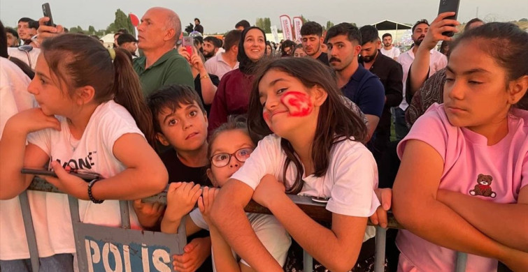 İsmail Altunsaray'dan Malazgirt'te Coşkulu Konser