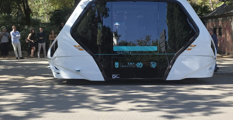 İspanya'nın Madrid Şehrinde Sürücüsüz Elektrikli Otobüs Denemesi Başladı
