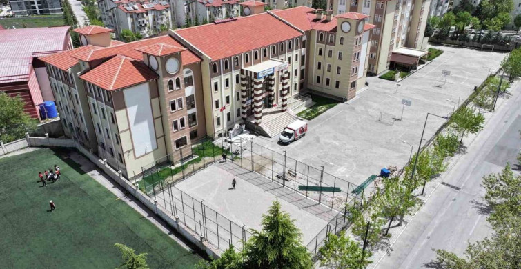 Isparta Belediyesi, Okullara Spor Tesisleri Kazandırıyor
