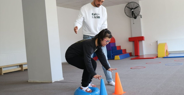 Isparta'da Down Sendromlu Elif'ten İki Altın Madalya