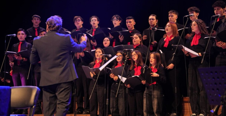 Isparta'da 'Kim Var?' Sanat Oratoryosu Performansı Sergilendi