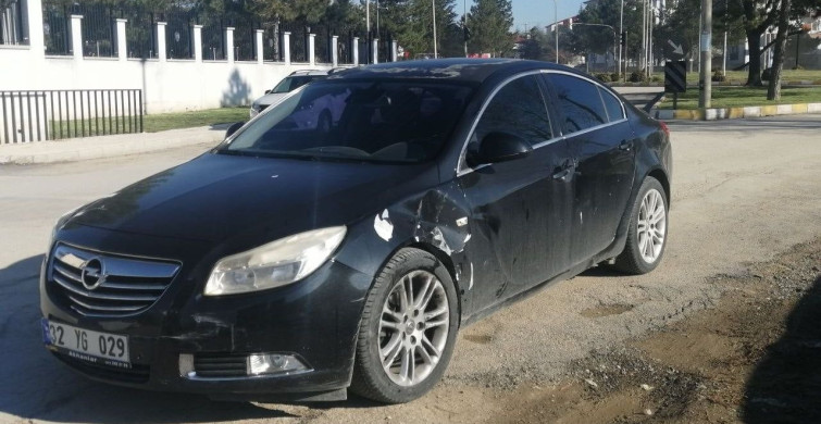 Isparta'da Otomobil ve Motosiklet Çarpıştı: 1 Yaralı