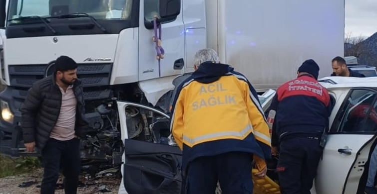Isparta'da Trafik Kazası: İki Genç Hayatını Kaybetti