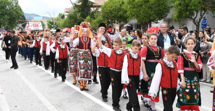 Isparta'da Uluslararası Gül Festivali Coşkusu