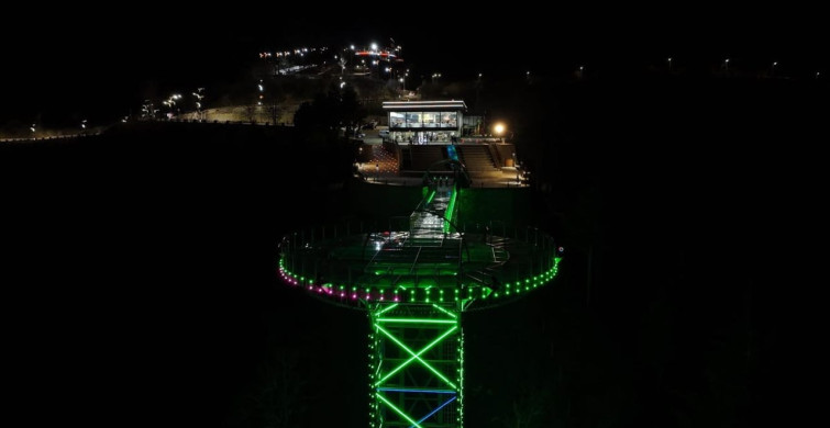 Isparta'nın Cam Seyir Terası, Yeşilay Haftası İçin Yeşil Işıkla Aydınlatıldı