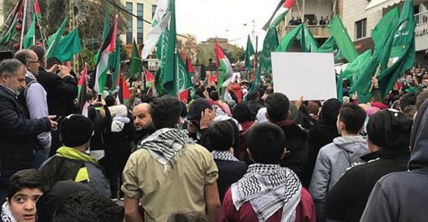 İsrail Askerleri Filistinli Müslümanlara Ateş Açtı