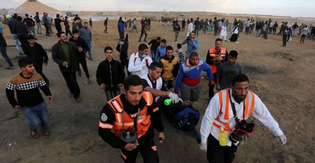 İsrail Askerleri Gazze Sınırında 13 Filistinliyi Yaraladı