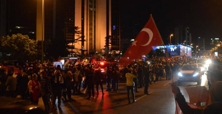 İsrail Başkonsolosluğu Önündeki Protesto Devam Ediyor