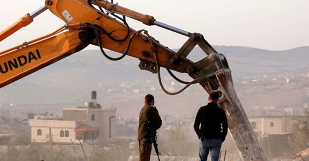 İsrail Filistinlilere Ait Konutları Yıkıyor