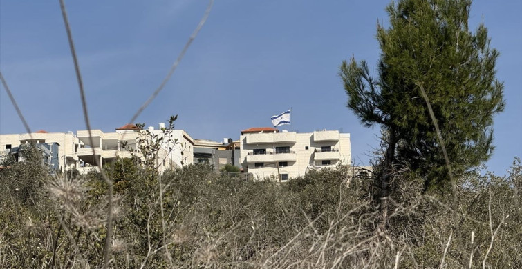 İsrail Ordusu Batı Şeria'da Filistinli Ailelerin Evlerini Askeri Karargaha Dönüştürdü