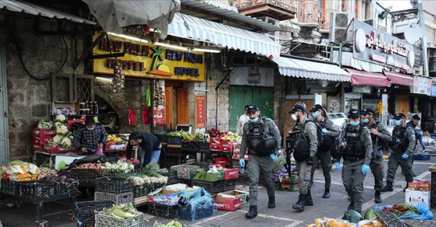İsrail Polisi Filistinlileri Önce Darbetti Sonra Gözaltına Aldı