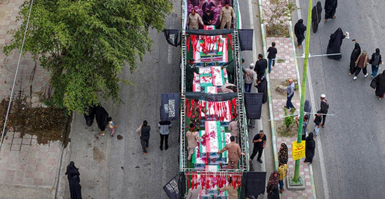 İsrail saldırısında ölen kız çocuklarına cenaze töreni düzenlendi