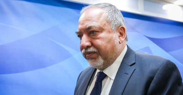 İsrail Savunma Bakanı İstifa Etti