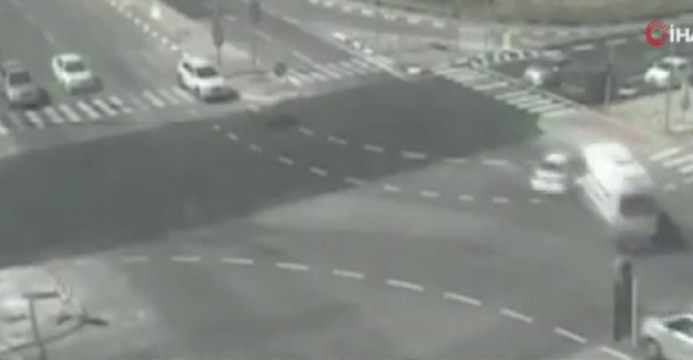 İsrail'de Mahkumları Taşıyan Minibüs Kaza Yapması Sonucu 8 Kişi Yaralandı