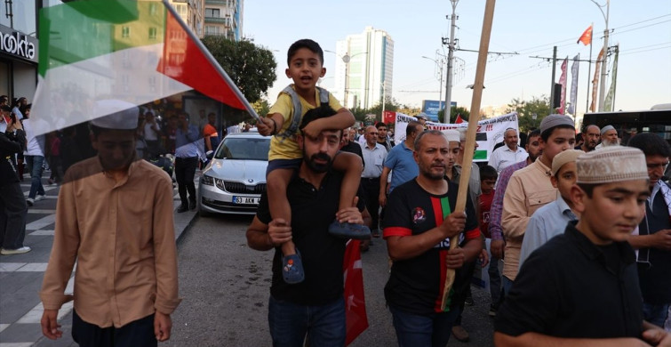 İsrail'in Gazze Saldırıları Protesto Edildi