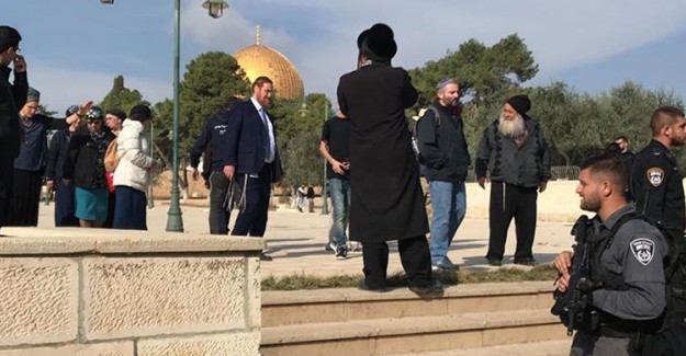 İsrailli Yerleşimciler El-Aksa Camii'ne Saldırmaya Devam Ediyor