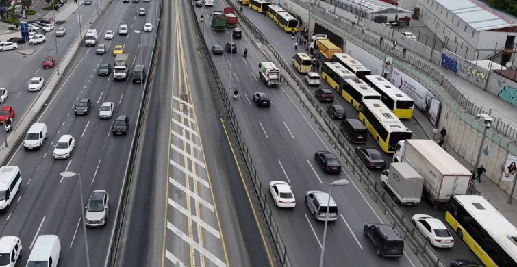 İstanbul Bahçelievler'de Otobüs Arızası Trafiği Kilitledi