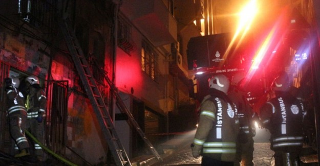 İstanbul, Beyoğlu'da Metruk Bina Alev Aldı