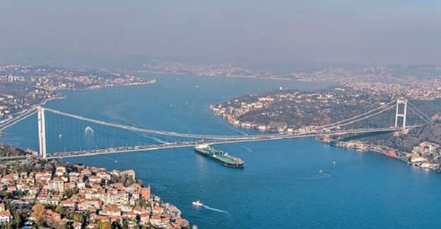 İstanbul Boğazı Gemi Geçişlerine Kapatıldı