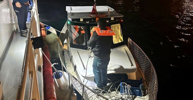 İstanbul Boğazı'ndaki Arızalı Tekne Kurtarıldı