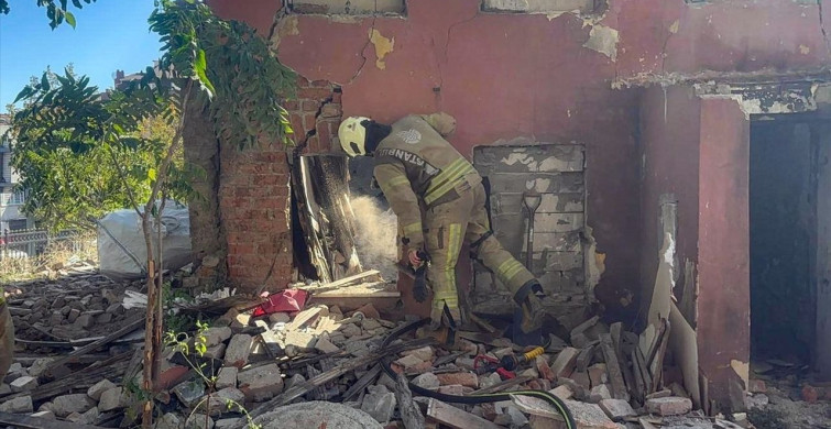 İstanbul Fatih'te Metruk Yapıda Kısmi Çökme