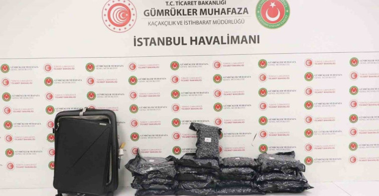 İstanbul Havalimanı'nda Uyuşturucu Operasyonu: 22,5 Kilogram Esrar Ele Geçirildi