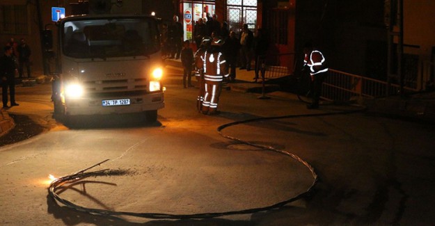 İstanbul Kağıthane'de Elektrik Telleri Patladı 