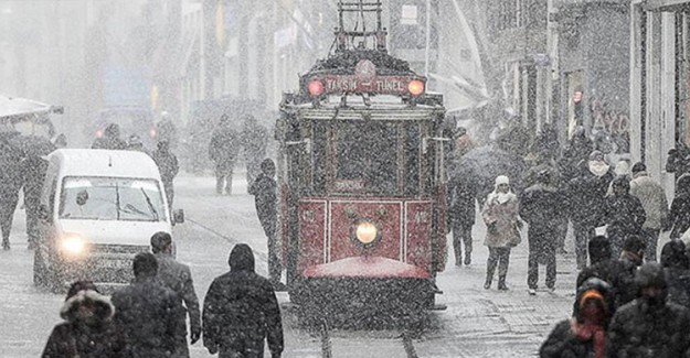 İstanbul'a Mevsimin İlk Karı Düştü! 