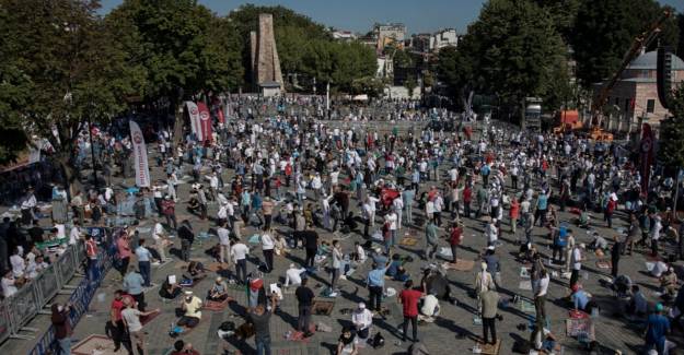 İstanbul Valiliği Açıkladı: Ayasofya Camii'ne Girişler Durduruldu