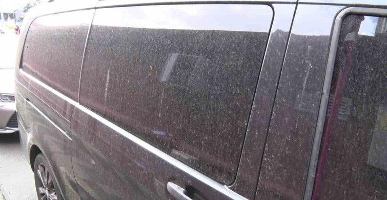 İstanbul'a Çamur Yağdı: Araçlar Kirleniyor