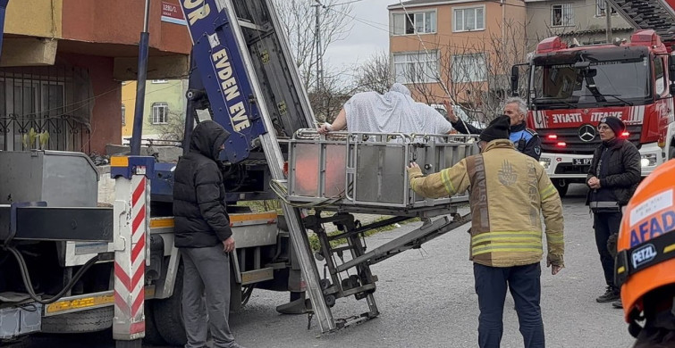 İstanbul'da 240 Kilogram Ağırlığında Obezite Hastası Bir Kadın Vinçle İndirildi