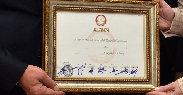 İstanbul'da 28 İlçede Mazbatalar Verildi