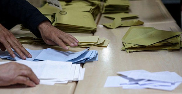 İstanbul'da 4 İlçede Geçersiz Oylar Yeniden Sayılacak 