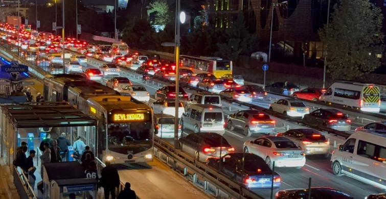 İstanbul'da Akşam Saatlerinde Trafik Yoğunluğu