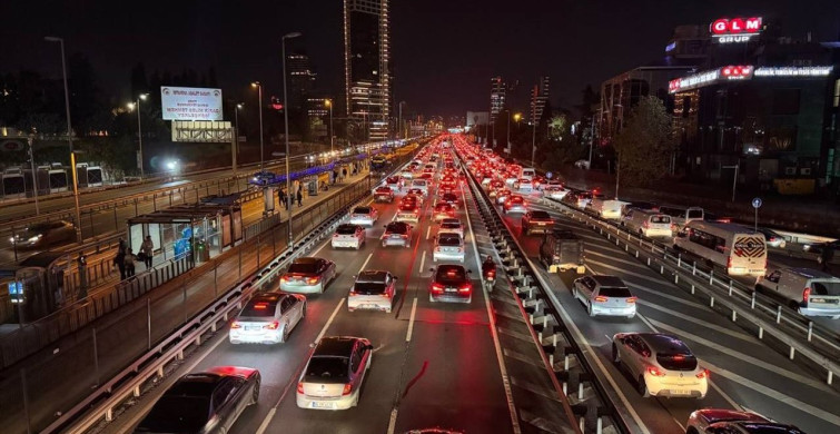 İstanbul'da Akşam Trafik Yoğunluğu %72'ye Ulaştı