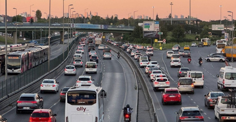 İstanbul'da Akşam Trafik Yoğunluğu Artış Gösteriyor