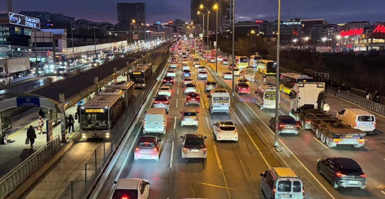 İstanbul'da Akşam Trafik Yoğunluğu Yüzde 89'a Ulaştı