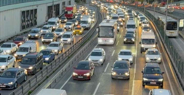 İstanbul'da Akşam Trafik Yoğunluğu Zirveye Ulaştı
