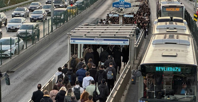 İstanbul'da Ara Tatil Sonrası İlk İş Gününde Trafik Yoğunluğu