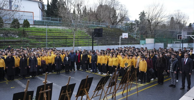 İstanbul'da Depremzedeler Anıldı