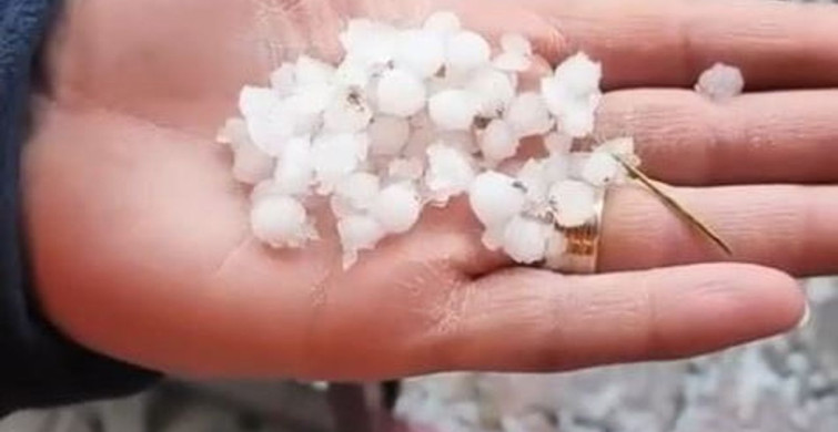 İstanbul'da Dolu Yağışı: Anlık Görüntülerle Kaydedildi