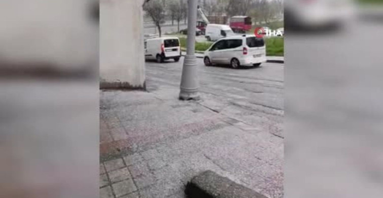 İstanbul'da Dolu Yağışı: Sultangazi'de Sürücüler Zor Anlar Yaşadı